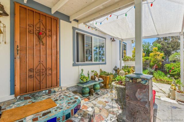 875 Boundary St, San Diego CA: https://media.crmls.org/mediaz/2005abe2-8f2c-4cd2-87c4-978c10cc6a32.jpg