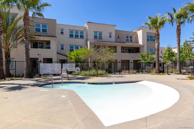 5402 Sand Arch Ln 199, San Diego CA: https://media.crmls.org/mediaz/2006146d-a6c3-4b1c-88ad-8b50fab95b93.jpg
