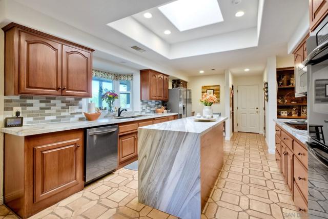 2064 Santa Margarita Dr., Fallbrook CA: https://media.crmls.org/mediaz/2006303c-d6f5-487e-91dd-2e360e4fc169.jpg