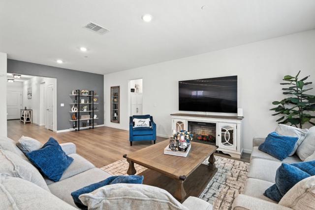 3826 Fong Ranch Road, Sacramento CA: https://media.crmls.org/mediaz/20064673-91c5-4475-adb9-1a35155ab291.jpg