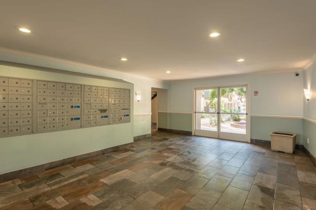 4860 Rolando Ct, San Diego CA: https://media.crmls.org/mediaz/20077b44-06ee-4d29-9710-8f6b3d28ecef.jpg