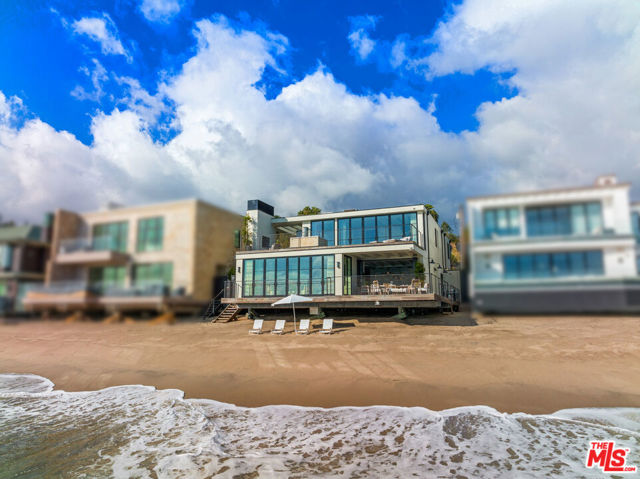 27218 Pacific Coast Highway, Malibu CA: https://media.crmls.org/mediaz/20078b29-de77-4e81-a7bd-ab2a3b73937b.jpg