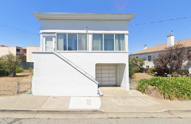 16 Center Street, Millbrae CA: https://media.crmls.org/mediaz/2007991f-5a2b-4fb9-9806-73a39a48ae57.jpg