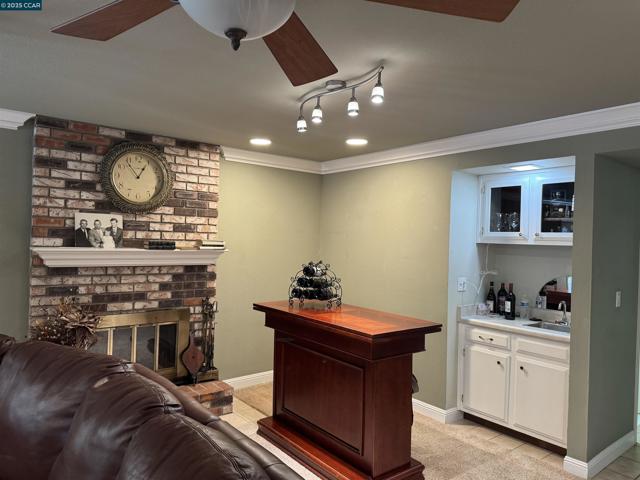 898 Luxury Dr, Concord CA: https://media.crmls.org/mediaz/2007e173-55cb-4360-9db4-2e02280593e3.jpg