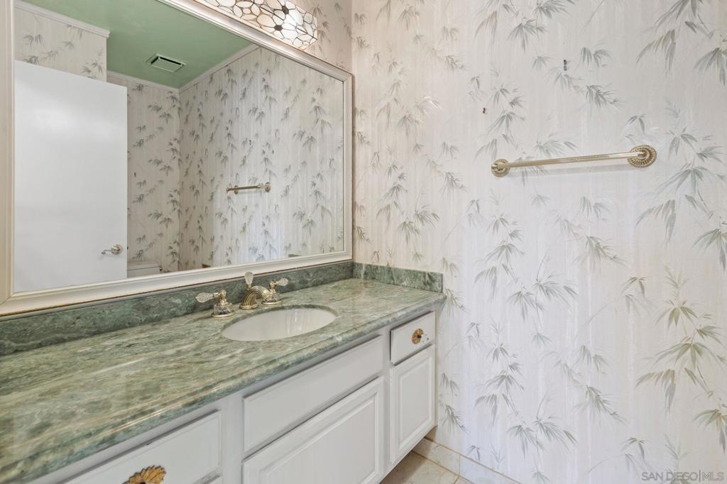 MLS #250043611SD image #21