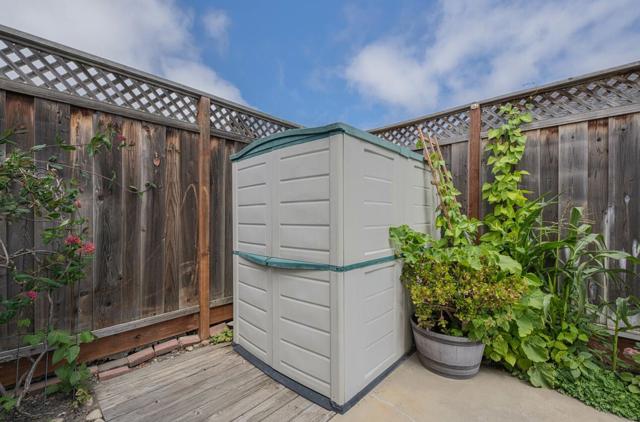 1121 Palo Alto Way, Salinas CA: https://media.crmls.org/mediaz/20084936-9307-400e-b1d3-3c93238d0e3c.jpg