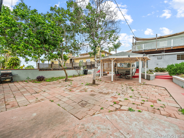 5949 Alleghany ST, San Diego CA: https://media.crmls.org/mediaz/20085c24-f4e9-4aa3-9d04-869f9e562a8c.jpg
