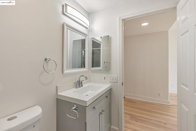 2033 Clement St, San Francisco CA: https://media.crmls.org/mediaz/2008a102-5a1f-409c-ab8f-a2981b4d6da5.jpg