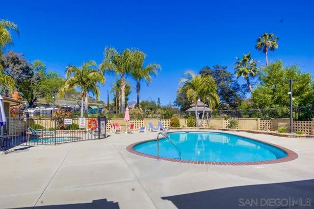 14215 Pecan Park Ln, El Cajon CA: https://media.crmls.org/mediaz/2008f3ff-59c3-4494-a98b-5cdf53db1ed9.jpg