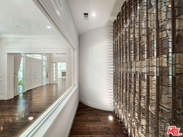 3815 Valley Meadow Road, Encino CA: https://media.crmls.org/mediaz/2008f422-4c04-4135-b47b-804434734904.jpg