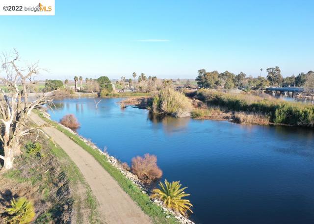 3870 Orwood Road, Brentwood CA: https://media.crmls.org/mediaz/20093b27-b26b-438d-bb67-90146acb9dc5.jpg