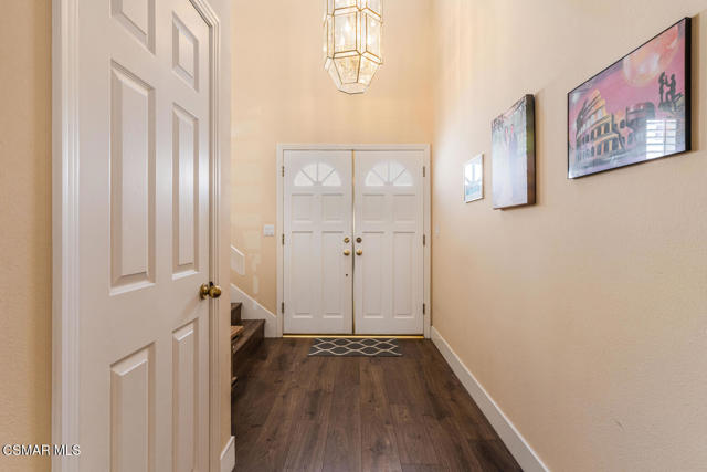 5200 White Oak Avenue, Encino CA: https://media.crmls.org/mediaz/2009ce6b-0a78-4fd9-a1a2-3ea63988fd52.jpg