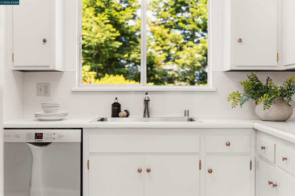 https://media.crmls.org/mediaz/2009d84d-496e-4c07-805b-029d7d01c69b.jpg?preset=X-Large
