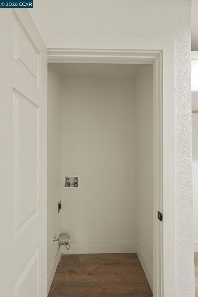 https://media.crmls.org/mediaz/2009dcaf-6f08-42d4-b9f7-3bcfd93677bb.jpg?preset=X-Large