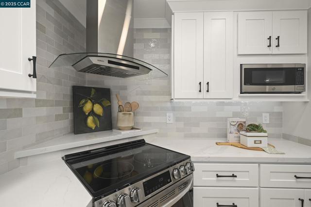 3209 Golden Rain Rd, Walnut Creek CA: https://media.crmls.org/mediaz/2009fa2e-e067-4607-8006-d34a7f702286.jpg
