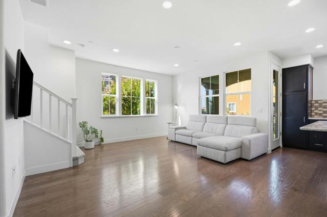 5724 Pandorea Terrace, Newark CA: https://media.crmls.org/mediaz/200a1798-dd87-4390-a975-5a695ab0f231.jpg