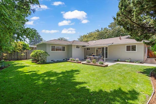 886 Garland Drive, Palo Alto CA: https://media.crmls.org/mediaz/200acc95-d3da-431b-abf0-868935f66064.jpg