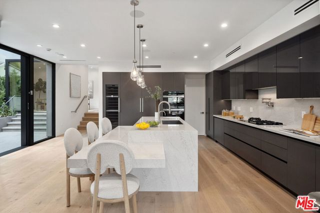 3670 Buena Park Drive, Studio City CA: https://media.crmls.org/mediaz/200ba162-d0ae-4e9f-822a-d4fc9ace3f73.jpg