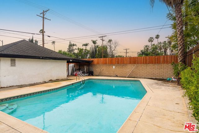 8901 Rubio Avenue, North Hills CA: https://media.crmls.org/mediaz/200bf242-6ff0-4782-b279-3d308bc908f1.jpg