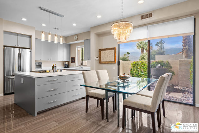 138 Desert West, Rancho Mirage CA: https://media.crmls.org/mediaz/200bf2c7-7a13-4828-89e7-99c5050625ce.jpg
