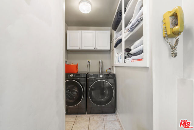 11320 Alethea Drive, Sunland CA: https://media.crmls.org/mediaz/200c1985-8e49-49e8-951a-237ba59a674f.jpg