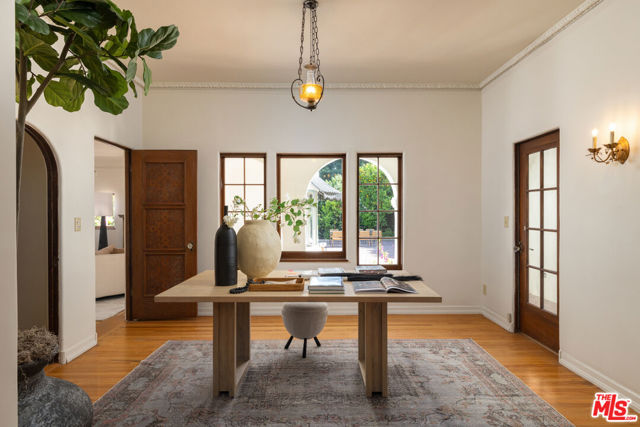 205 S Lomita Avenue, Ojai CA: https://media.crmls.org/mediaz/200c35be-15a3-42d3-b9d6-bd0cb24a1432.jpg