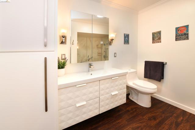 1910 Skycrest Dr, Walnut Creek CA: https://media.crmls.org/mediaz/200c5b67-1e46-4a0b-bb2c-7f49685b2519.jpg