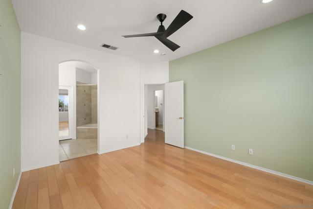 10960 Ivy Hill Dr, San Diego CA: https://media.crmls.org/mediaz/200c88c7-5e70-4ab0-bf5f-0829c76a806f.jpg