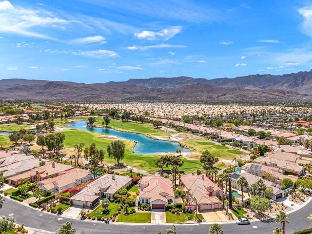 61 Via Las Flores, Rancho Mirage CA: https://media.crmls.org/mediaz/200cbcc3-e48c-49b0-92a7-aa6bb1e2cb51.jpg