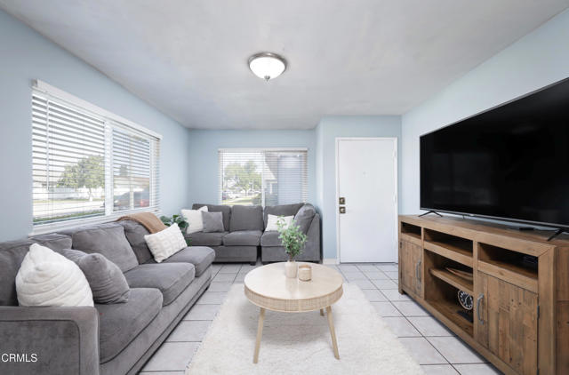 Detail Gallery Image 4 of 17 For 2430 Alexander St, Oxnard,  CA 93033 - 2 Beds | 1 Baths