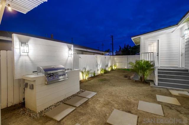 3122 Newell St, San Diego CA: https://media.crmls.org/mediaz/200de156-83f4-4756-bd15-a752febfcd5b.jpg