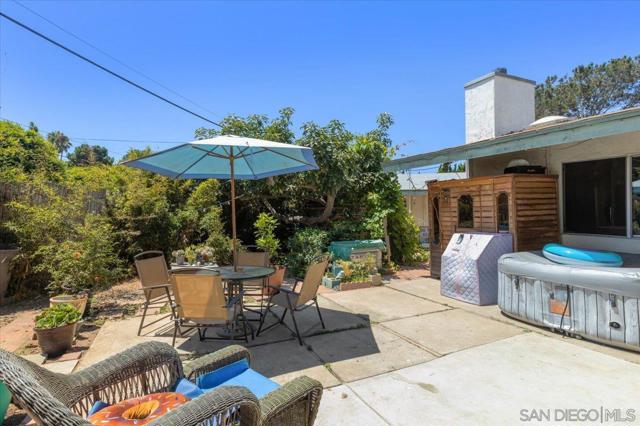 3575 Madison St, Carlsbad CA: https://media.crmls.org/mediaz/200e149c-3274-4144-a4f9-2fdc703ad0a1.jpg