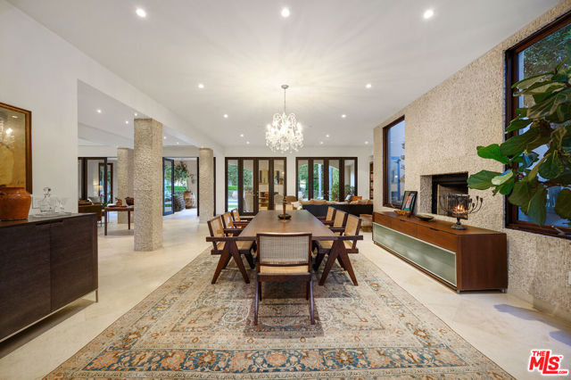 623 N ALTA Drive, Beverly Hills CA: https://media.crmls.org/mediaz/200e16c0-3ad8-4f2c-aea0-d52159f12c65.jpg
