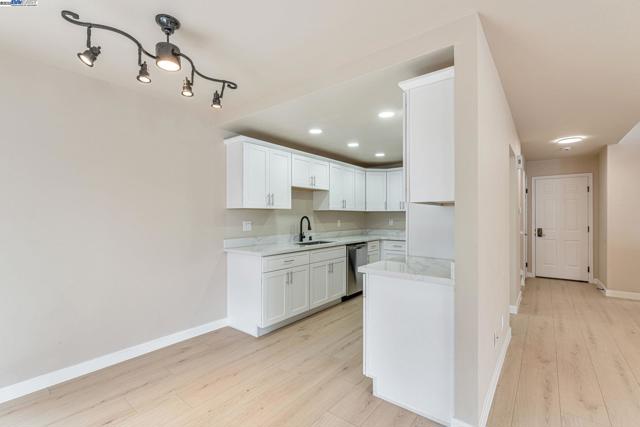 19723 Redwood Rd, Castro Valley CA: https://media.crmls.org/mediaz/200e9183-b604-4e27-93ec-507b501d52e2.jpg