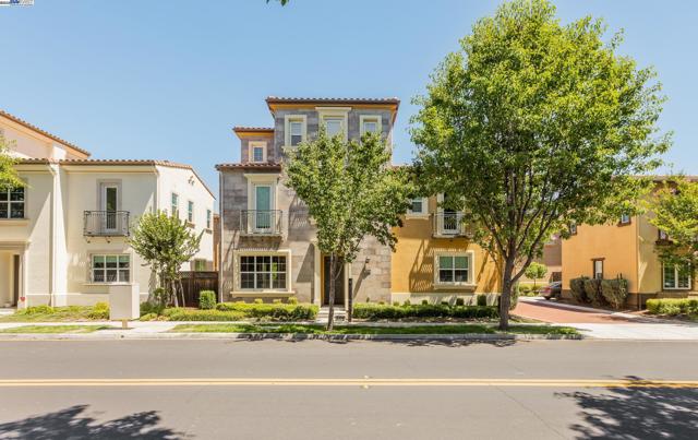3422 Cinnamon Ridge Rd, San Ramon CA: https://media.crmls.org/mediaz/200ecbb0-2fa7-452e-9e50-cd73801a9462.jpg