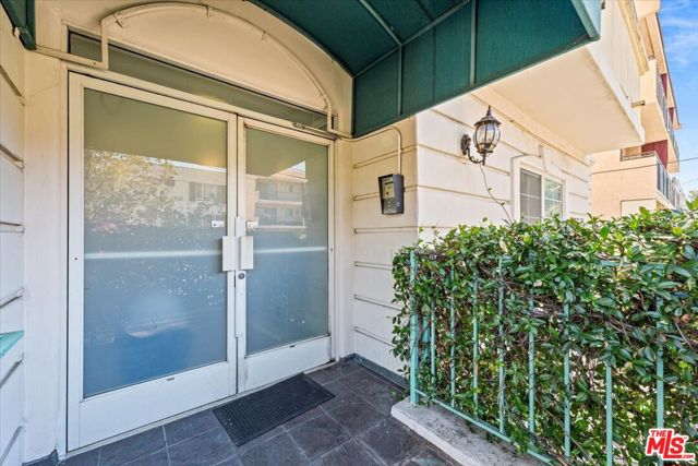 1342 North Sierra Bonita Avenue, 102 photo 5