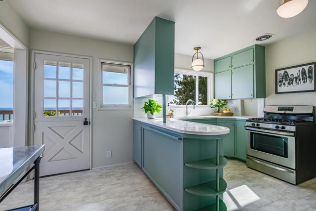 313 Vista Drive, Watsonville CA: https://media.crmls.org/mediaz/200f30a5-247f-4cc8-a6e5-79ebc5b22187.jpg