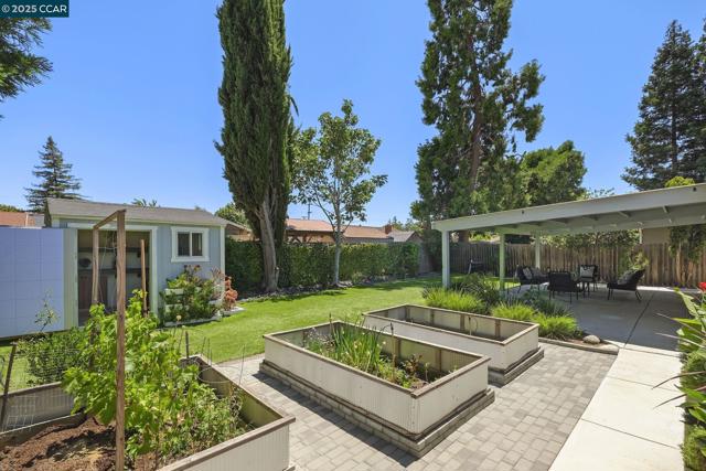 3930 Cottonwood Drive, Concord CA: https://media.crmls.org/mediaz/200f5463-8ab5-49a7-a255-35ff6c6b6880.jpg