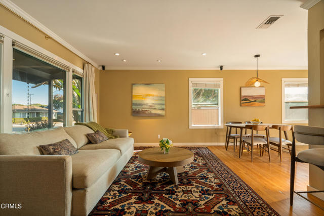 379 Rancho Drive, Ventura CA: https://media.crmls.org/mediaz/200f6cb5-6cc2-4cc9-b2d2-9de40e184b68.jpg