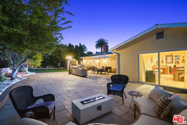 7152 Pomelo Drive, West Hills CA: https://media.crmls.org/mediaz/20102ad6-5b7f-4869-9730-06fbb79084b6.jpg