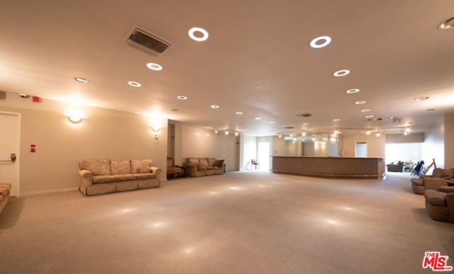 10535 Wilshire Boulevard, Los Angeles CA: https://media.crmls.org/mediaz/201037cd-f6e7-484c-b026-c6664d102c5b.jpg