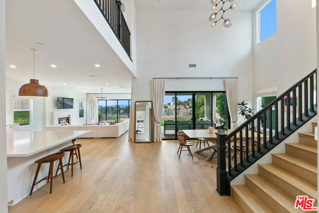 21316 Poema Place, Chatsworth CA: https://media.crmls.org/mediaz/2010706e-26ea-4e19-913e-4b1066bb9f8b.jpg