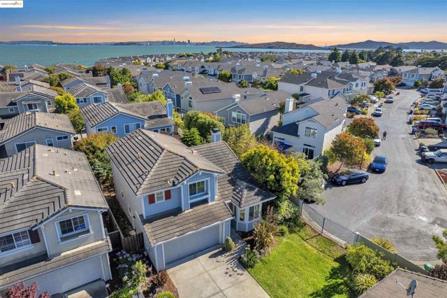 16 Bay Harbor Ct, Richmond CA: https://media.crmls.org/mediaz/20109639-4ee8-4414-97d8-cb1bf544842c.jpg