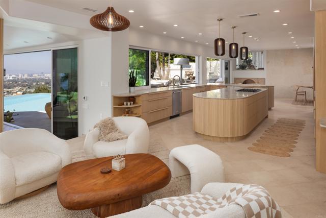 Detail Gallery Image 14 of 75 For 1904 via Casa Alta, La Jolla,  CA 92037 - 7 Beds | 7/2 Baths
