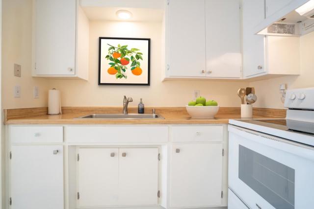 610 14th Avenue, Santa Cruz CA: https://media.crmls.org/mediaz/20113e6d-faa4-4897-be3d-ee80e79dd0e7.jpg
