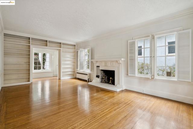 618 Boulevard Way, Piedmont CA: https://media.crmls.org/mediaz/20118b44-3c6c-4895-ba5b-42abe93096a5.jpg