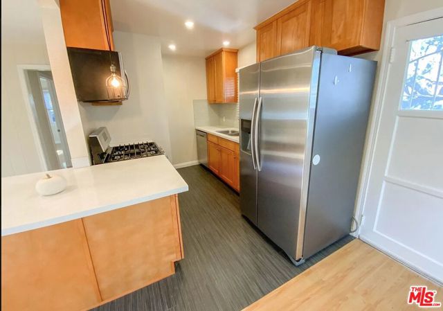 1205 Appleton Way, Venice CA: https://media.crmls.org/mediaz/201193d3-d94d-4182-b471-c8a5e31ef281.jpg