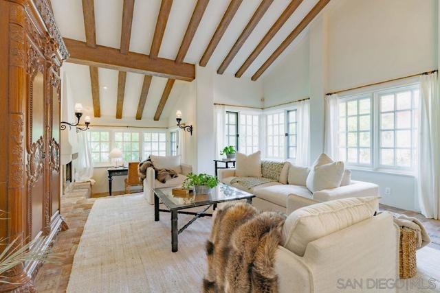 17116 Paseo Hermosa, Rancho Santa Fe CA: https://media.crmls.org/mediaz/2011ef4a-a5e7-4c15-b25b-e469245a4880.jpg