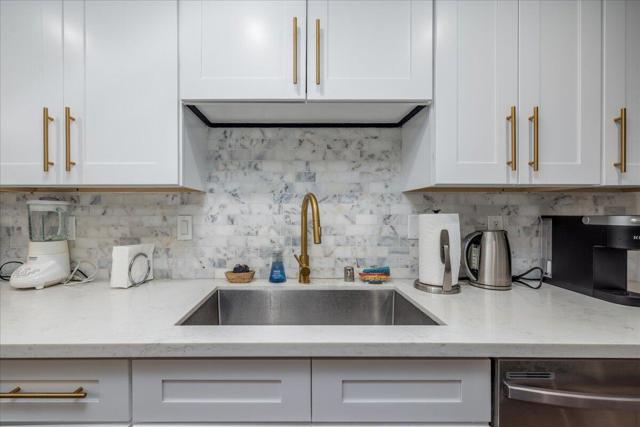 29795 Eagle Point Drive, Canyon Lake CA: https://media.crmls.org/mediaz/201209e2-76e9-4290-8198-38fe82ebdff6.jpg