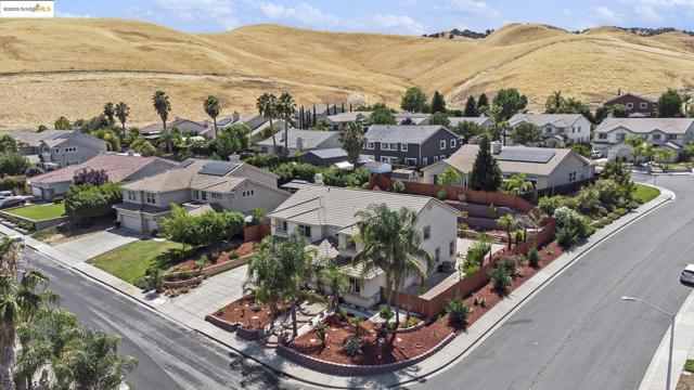 5235 Ramsdell Ct, Antioch CA: https://media.crmls.org/mediaz/201221df-24bd-4a07-8d17-e00a7ceb5db4.jpg